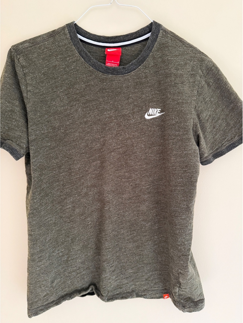 100% cotton L Nike embroidered green/gray t-shirt